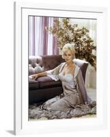 THE NOTORIOUS LANDLADY, 1961 DIRECETD BY RICHARD QUINE, script Blake Edwards, Kim Novak (photo)-null-Framed Photo