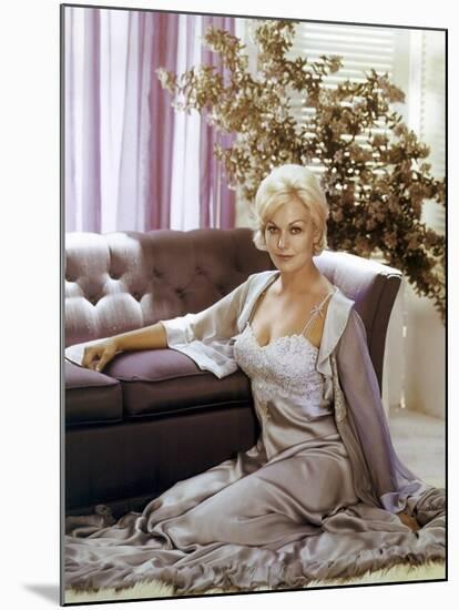 THE NOTORIOUS LANDLADY, 1961 DIRECETD BY RICHARD QUINE, script Blake Edwards, Kim Novak (photo)-null-Mounted Photo