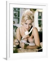 THE NOTORIOUS LANDLADY, 1961 DIRECETD BY RICHARD QUINE, script Blake Edwards, Kim Novak (photo)-null-Framed Photo