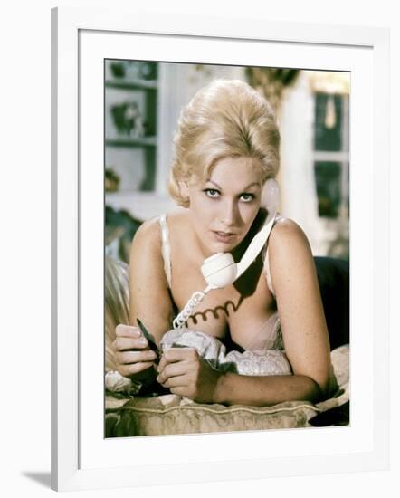 THE NOTORIOUS LANDLADY, 1961 DIRECETD BY RICHARD QUINE, script Blake Edwards, Kim Novak (photo)-null-Framed Photo