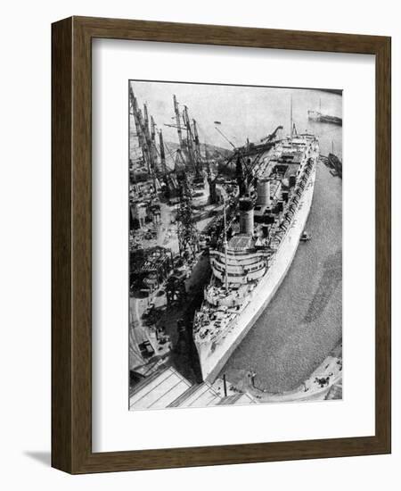 The Ocean Liner RMS Queen Mary, Clydebank, Glasgow, 1934-null-Framed Giclee Print