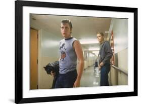 THE OUTSIDERS, 1982 directed by FRANCIS FORD COPPOLA Emilio Estevez andThomas C. Howell (photo)-null-Framed Photo