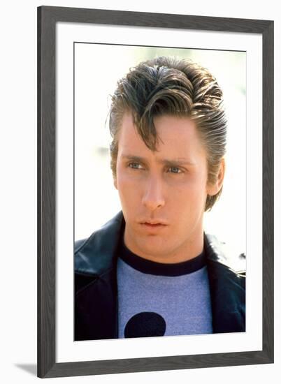 THE OUTSIDERS, 1982 directed by FRANCIS FORD COPPOLA Emilio Estevez (photo)-null-Framed Photo