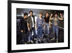 THE OUTSIDERS, 1982 directed by FRANCIS FORD COPPOLA Emilio Estevez, Rob Lowe, Thomas C. Howell, Pa-null-Framed Photo