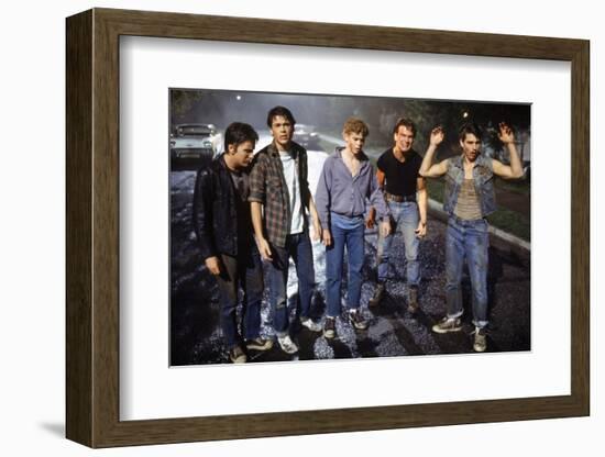 THE OUTSIDERS, 1982 directed by FRANCIS FORD COPPOLA Emilio Estevez, Rob Lowe, Thomas C. Howell, Pa-null-Framed Photo