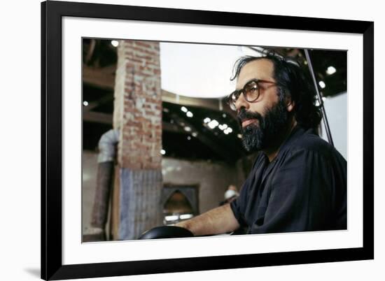 THE OUTSIDERS, 1982 directed by FRANCIS FORD COPPOLA On the set, Francis Ford Coppola (photo)-null-Framed Photo