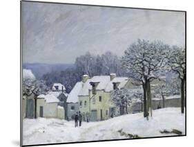 The Place Du Chenil at Marly-Le-Roi, Snow, 1876-Alfred Sisley-Mounted Giclee Print