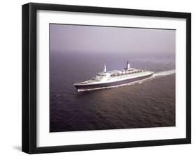 The Qe2-null-Framed Photographic Print