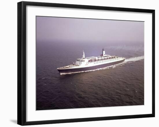 The Qe2-null-Framed Photographic Print