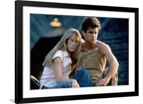 The River by Mark Rydell with Mel Gibson and Sissy Spacek, 1984 (photo)-null-Framed Photo