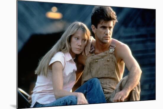 The River by Mark Rydell with Mel Gibson and Sissy Spacek, 1984 (photo)-null-Mounted Photo