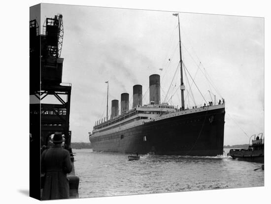 The RMS Olympic Sister Ship to the Titanic Arriving at Southampton Docks, 1925-null-Stretched Canvas