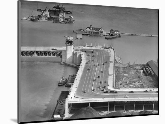 The 'S' Curve on Lake Shore Drive in Chicago, Ca. 1937-null-Mounted Photographic Print