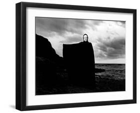 The Seventh Seal, Bengt Ekerot, 1957-null-Framed Photo