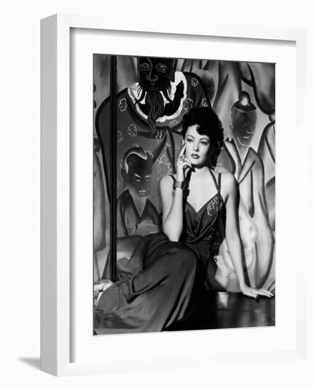 The Shanghai Gesture by Josef von Sternberg with Gene Tierney, 1941 (b/w photo)-null-Framed Photo