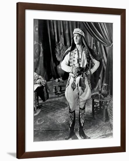 THE SHEIK, Rudolph Valentino, 1921-null-Framed Art Print