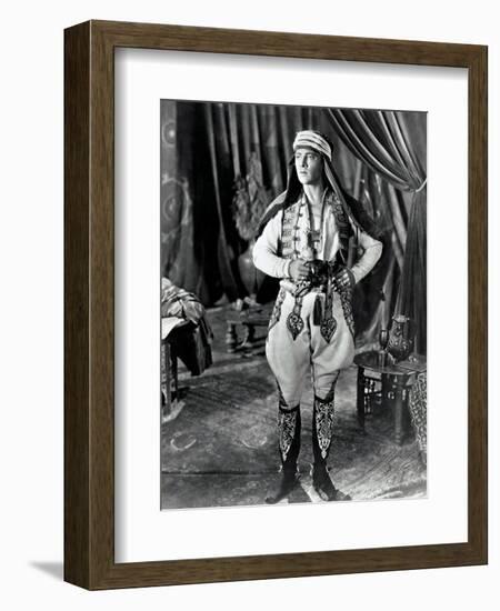 THE SHEIK, Rudolph Valentino, 1921-null-Framed Art Print