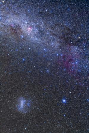 https://imgc.allpostersimages.com/img/posters/the-southern-sky-and-milky-way-from-canopus-up-to-the-carina-nebula_u-L-PU22T20.jpg?artPerspective=n