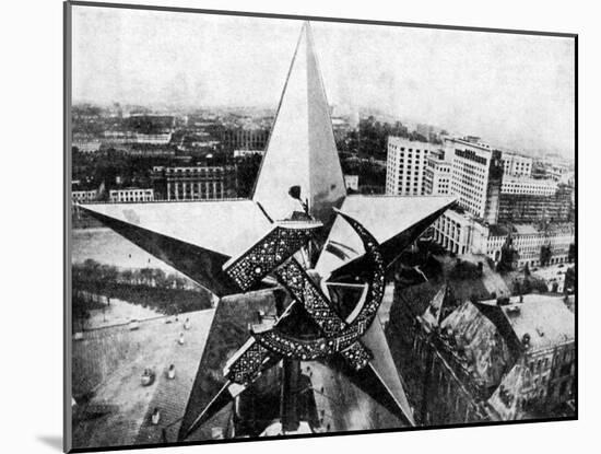 The Soviet Star Surmounting the Nikolsky Tower of the Kremlin, Moscow, 1935-null-Mounted Giclee Print