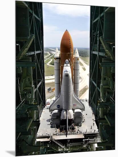 The Space Shuttle Discovery Begins Its Six Hour Trek from the Vehicle Assembly Building-null-Mounted Photographic Print