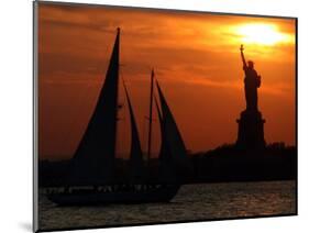 The Sun Sets Behind the Statue of Liberty on the Longest Day of the Year-null-Mounted Photographic Print
