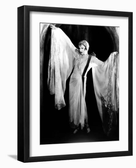 The Temptress, Greta Garbo, 1926-null-Framed Photo