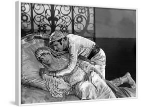 The Thief Of Bagdad, Julanne Johnston, Douglas Fairbanks, Sr., 1924-null-Framed Photo