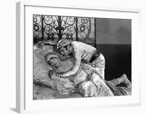The Thief Of Bagdad, Julanne Johnston, Douglas Fairbanks, Sr., 1924-null-Framed Photo