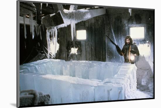 The Thing by JohnCarpenter with Kurt Russell, 1982 (photo)-null-Mounted Photo