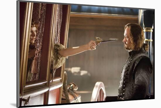 THE THREE MUSKETEERS (L-R) MILLA JOVOVICH and MATTHEW MACFADYEN star in THE THREE MUSKETEERS 3D. (p-null-Mounted Photo