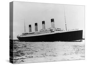 The Titanic Sails on the Ocean-null-Stretched Canvas