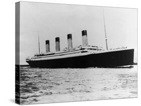 The Titanic Sails on the Ocean-null-Stretched Canvas