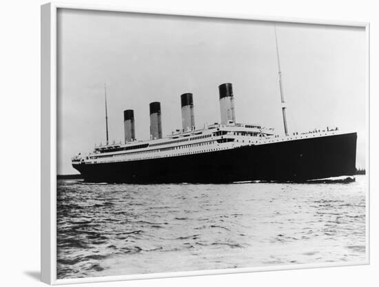 The Titanic Sails on the Ocean-null-Framed Photographic Print