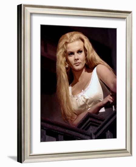 The Train Robbers 1973 Directed by Burt Kennedy Ann-Margret-null-Framed Photo