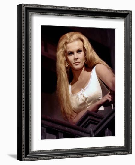 The Train Robbers 1973 Directed by Burt Kennedy Ann-Margret-null-Framed Photo