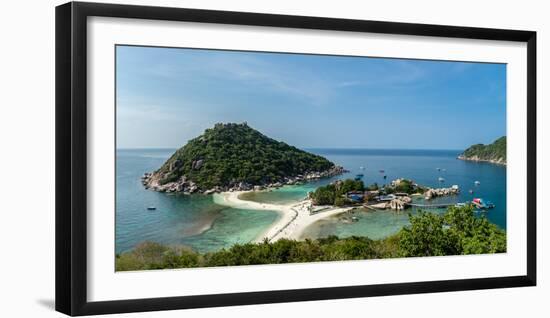 The triple islands of Koh Nang Yuan are connected by shared sandbar, Koh Tao, Thailand-Logan Brown-Framed Photographic Print