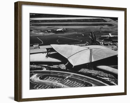 The Twa Terminal, Designed by Eero Saarinen-Dmitri Kessel-Framed Photographic Print