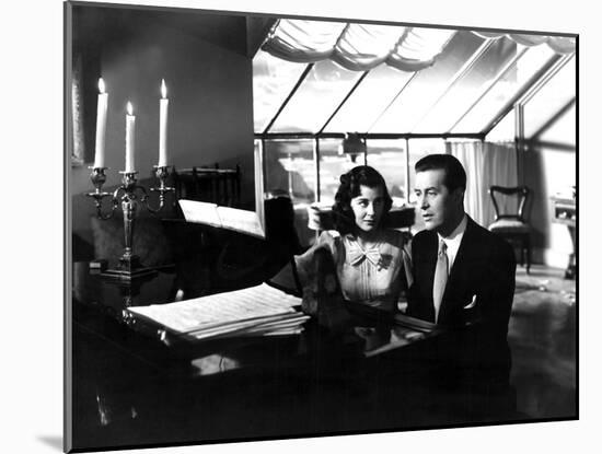 The Uninvited, Gail Russell, Ray Milland, 1944-null-Mounted Photo