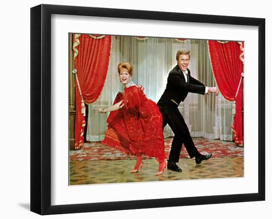 The Unsinkable Molly Brown, Debbie Reynolds, Harve Presnell, 1964-null-Framed Photo