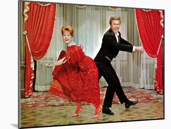 The Unsinkable Molly Brown, Debbie Reynolds, Harve Presnell, 1964-null-Mounted Photo