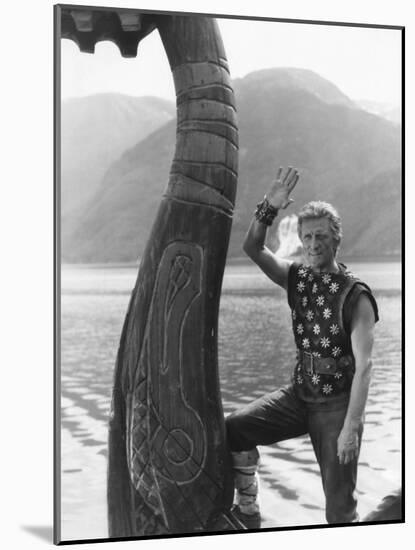 The Vikings, Kirk Douglas, 1958-null-Mounted Photo