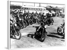 The Wild One, Marlon Brando, 1954-null-Framed Photo