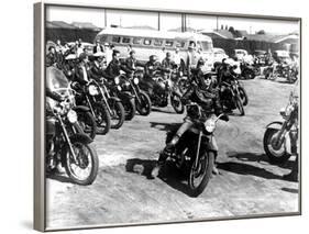 The Wild One, Marlon Brando, 1954-null-Framed Photo