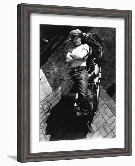 The Wild One, Marlon Brando, Directed by Laszlo Benedek, 1953-null-Framed Photo