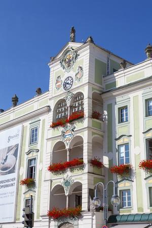 https://imgc.allpostersimages.com/img/posters/the-wonderfully-ornate-town-hall-rathaus-gmunden-salzkammergut-upper-austria-austria-europe_u-L-PSLTRM0.jpg?artPerspective=n