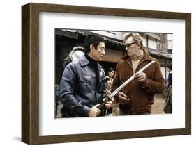 THE YAKUZA by SydneyPollack with Ken Takakura and Robert Mitchum, 1974 (photo)-null-Framed Photo