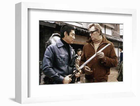 THE YAKUZA by SydneyPollack with Ken Takakura and Robert Mitchum, 1974 (photo)-null-Framed Photo