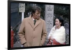 THE YAKUZA by SydneyPollack with Robert Mitchum and Kishi Keiko, 1974 (photo)-null-Framed Photo