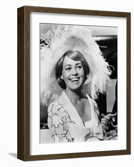 The Yellow Rolls Royce, Jeanne Moreau, 1964-null-Framed Photo