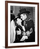 They Died With Their Boots On, Olivia De Havilland, Errol Flynn, 1941-null-Framed Photo